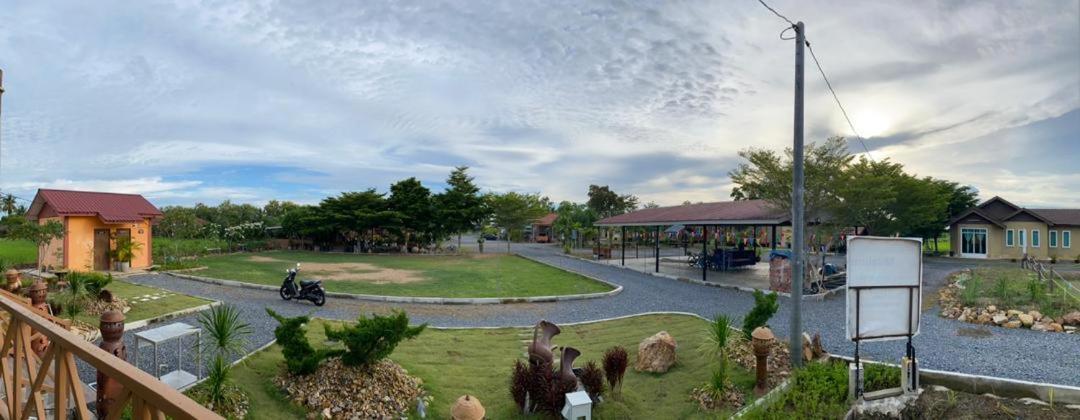 Tamteh Homestay Ayer Hitam Exterior foto