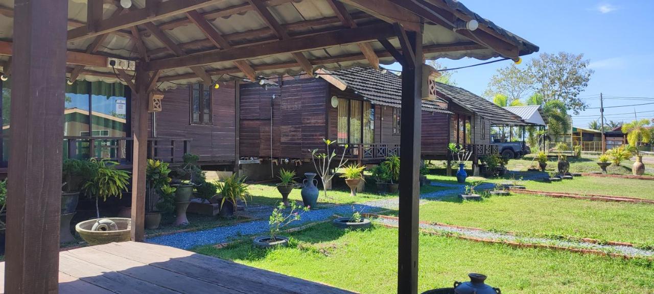 Tamteh Homestay Ayer Hitam Exterior foto