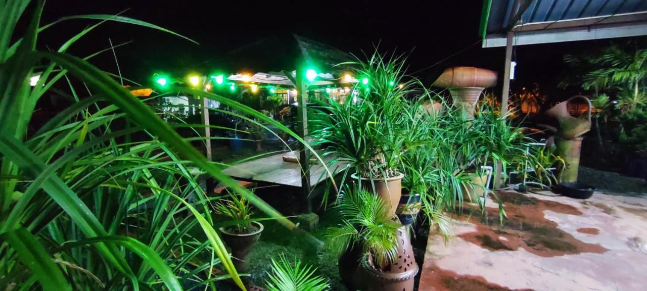 Tamteh Homestay Ayer Hitam Exterior foto