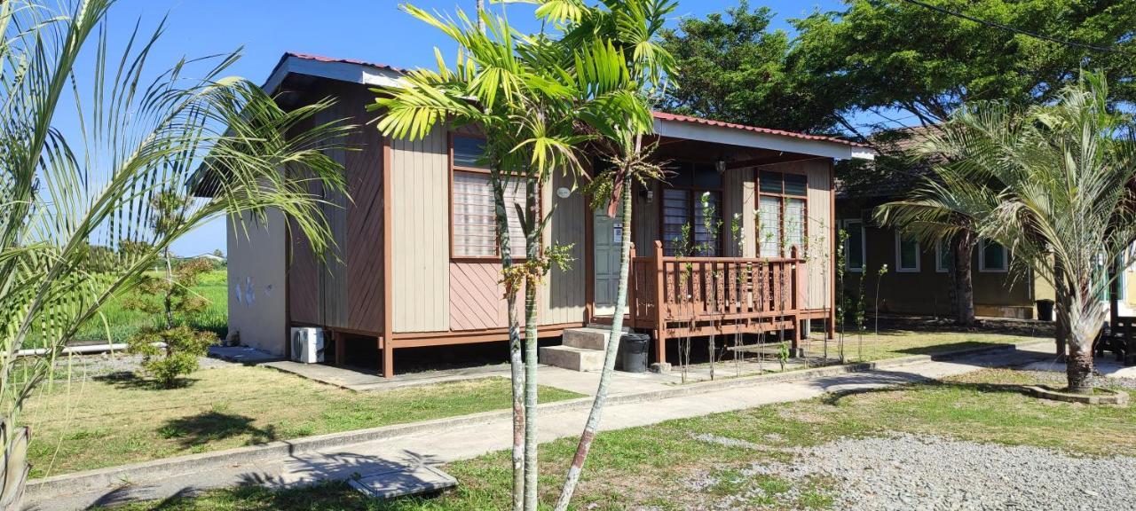 Tamteh Homestay Ayer Hitam Exterior foto